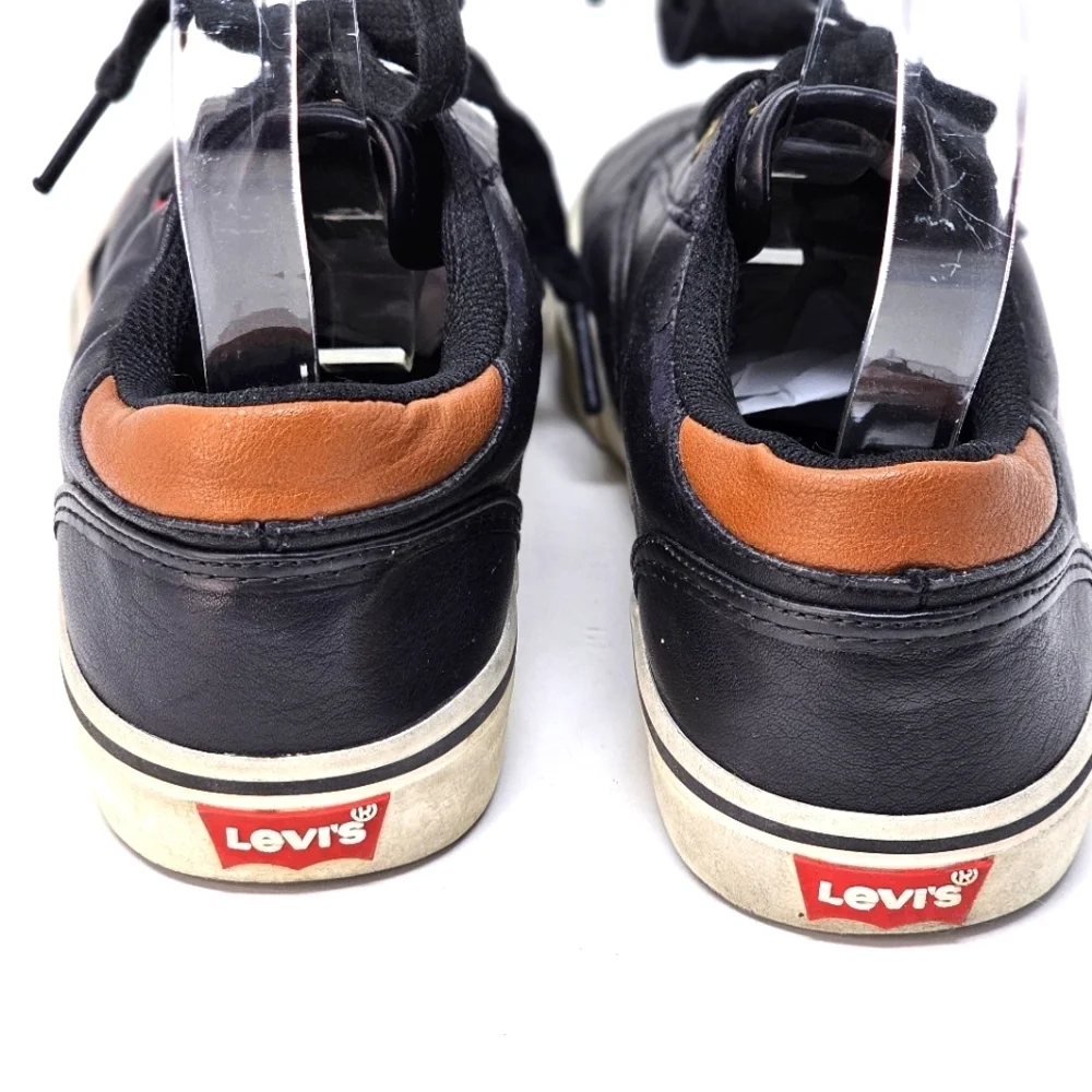 Levi’s ✦ Boys Logo Sneakers ✦ Black Vegan Leather Low-Top Red Accents Youth 4